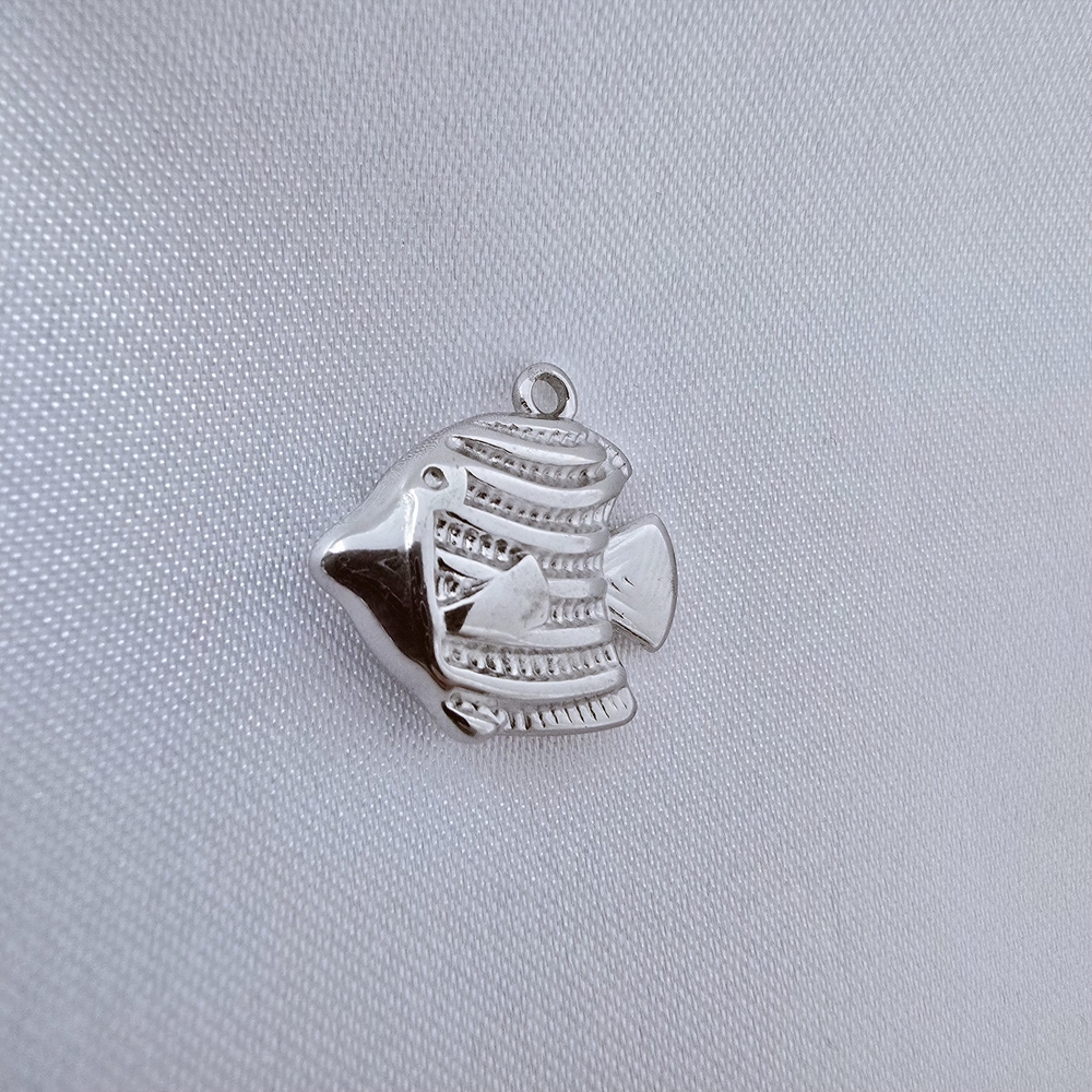Non-tarnish Silver Tone Fish Charm Bracelet Pendant - Silver - Picture 4 of 6